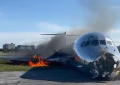 VIDEO: Zagorelo je potniško letalo! Iz njega je v naglici bežalo 126 potnikov