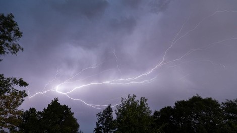 Znova izdan oranžni alarm! Preverite, kje je možnost toče najvišja