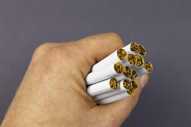 “Ministrstvo za zdravje opozarja: kajenje ubija."