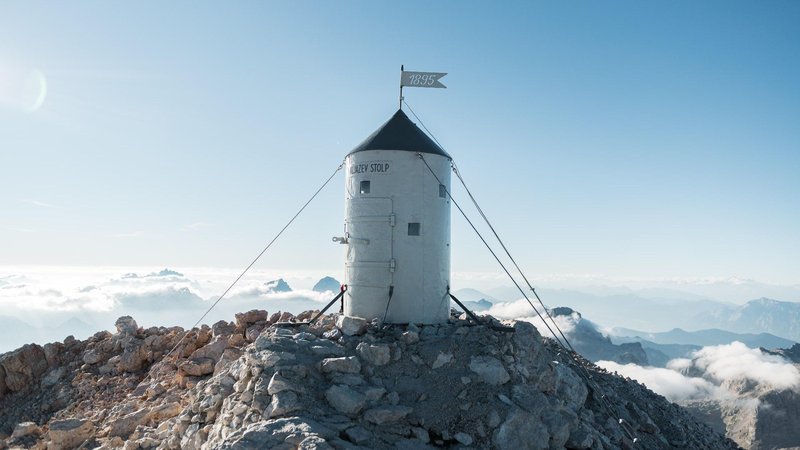 Ime Triglav se najverjetneje nanaša na obliko gore, kot se jo vidi iz Bohinja, čeprav vrh z nobene strani ni izrazito troglav. Z jugovzhoda bi tri glave lahko tvorili Mali Triglav, glavni vrh in Šmarjetna glava, malo verjetno pa je, da je gora poimenovana po staroslovanskem poganskem božanstvu Triglavu.