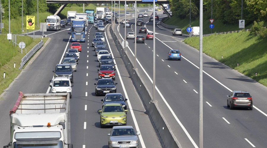 Že z julijem višja kilometrina za prevoz na delo, za koliko? (foto: Bobo)