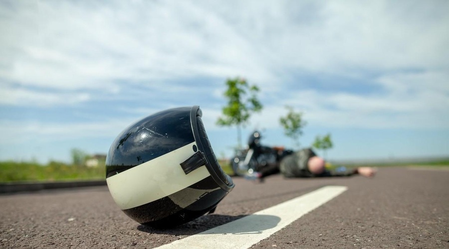 Tragična prometna nesreča: voznik izsilil prednost pred motoristom (foto: Profimedia)