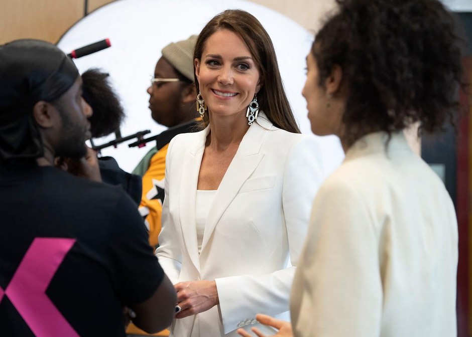 Princ William in Kate Middleton sta se srečala z mlajšimi generacijami britansko-karibske skupnosti, in sicer v Brixton hiši v Londonu. …