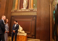 Poglejte PRVI uradni umetniški portret Williama in Kate, ki je popolnoma obnorel Britance!