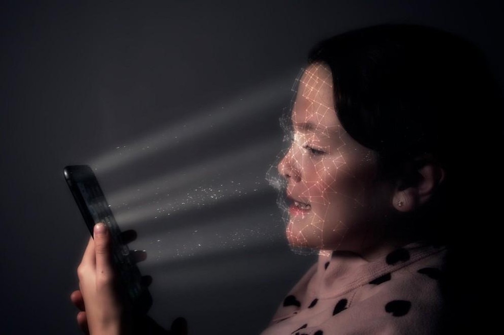 Instagram začel z analizo obraza preverjati starost otrok (foto: Profimedia)