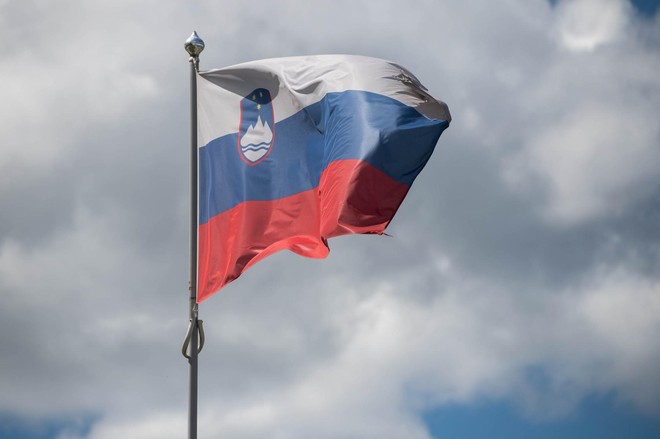 Ali Slovenci izobešamo zastavo ob državnem prazniku? Nad odgovori boste presenečeni (foto: Profimedia)