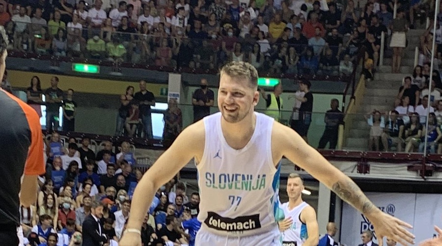 Gladka zmaga Slovenije v Trstu (foto: Twitter/ Mavs Muse)