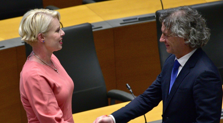 Urška Klakočar Zupančič je končno povedala, ali sta z Robertom Golobom v intimni zvezi (foto: Profimedia)
