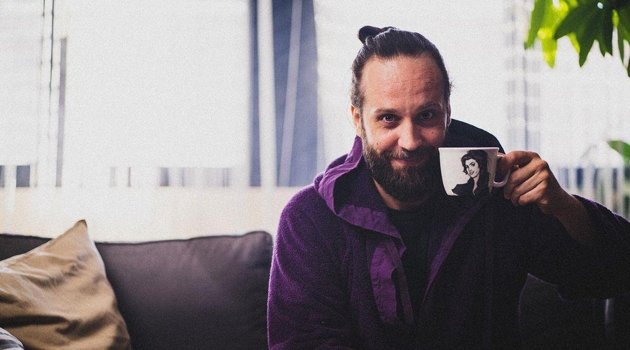Emkej: "Tudi ko bom 50, bi rad še vedno nastopal. Zdaj hodim rapat že na poroke." (foto: Simon Zimič)