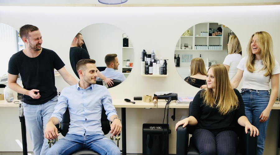 Martina in Gal sta v Ljubljani odprla prvi frizerski salon za pare! Kakšna je njuna zgodba do uspeha? (foto: Aleksandra Saša Prelesnik)