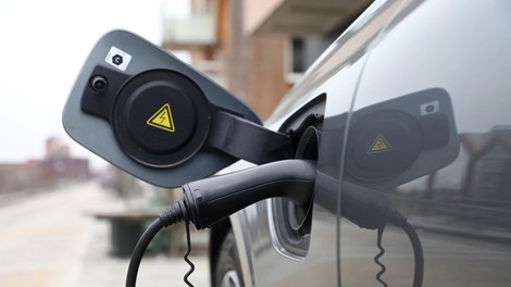 Sintetično gorivo: poskus pred popolno elektrifikacijo vozil ali naša nova realnost?