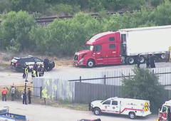 Grozljiva tragedija: slišal krike na pomoč, nato pa v tovornjaku našel 46 trupel