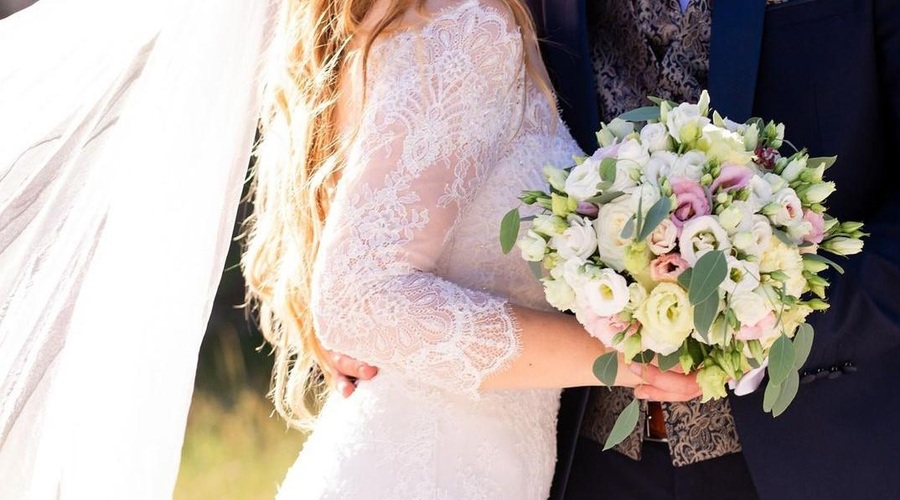 Znana Slovenka na skrivaj pred oltar: to so prve poročne fotografije (foto: Instagram/Eva Černe)