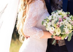 Znana Slovenka na skrivaj pred oltar: to so prve poročne fotografije