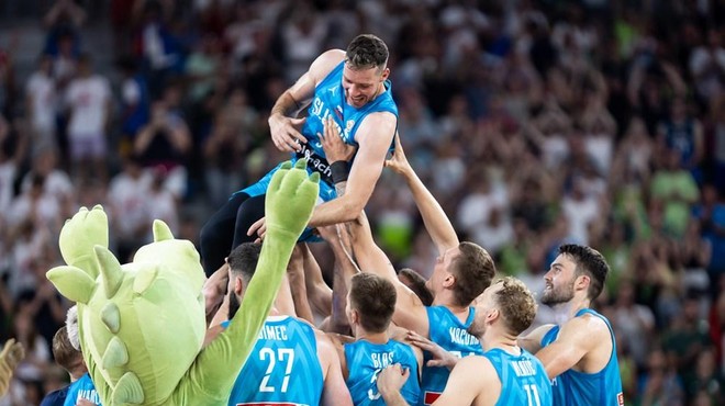 VIDEO: Neverjeten poklon Dragiću! "Rekel sem, da ne bom jokal." (foto: FIBA)