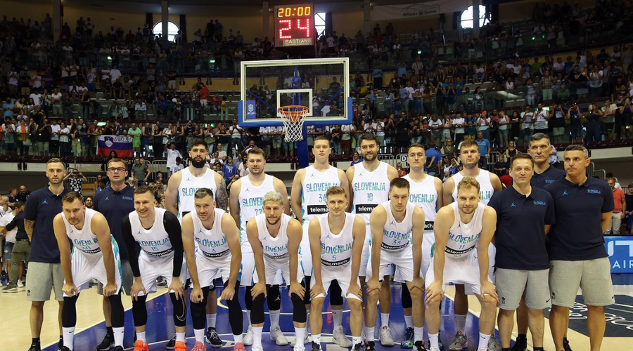 Današnja tekma v Stožicah bo iz TEGA razloga še bolj posebna! (foto: Facebook/Košarkarska zveza Slovenije)