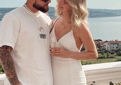 Znani slovenski parček končno doma, a oboževalce zanima le ena stvar (ki jo par skriva)