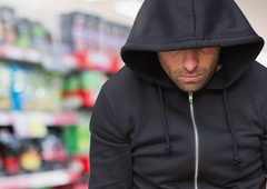 Imamo informacije o tem, kako je izgledal ropar ljubljanske banke