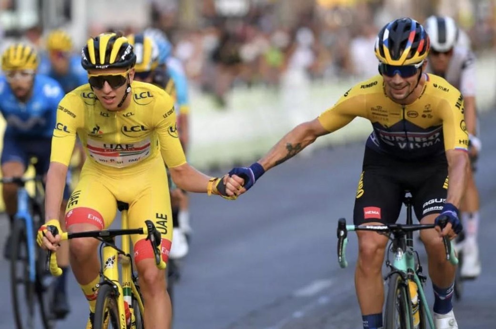 Začela se je največja dirka na svetu: oba naša zvezdnika pri vrhu (foto: Twitter/Cycling news)