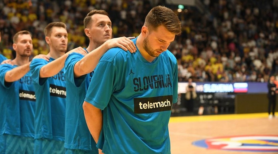 Konec NAPETE tekme med Slovenijo in Švedsko. Kdo je zmagal? (foto: FIBA)