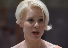 Vroči dnevi so razkrili še en izjemno ZANIMIV tatu prve dame parlamenta: ste ga opazili tudi vi?