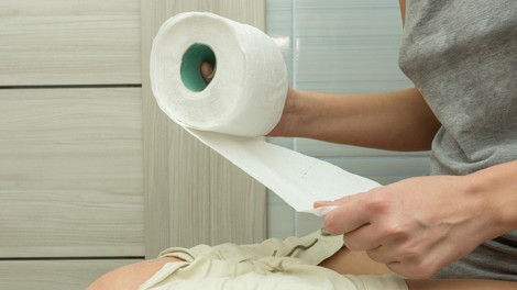 Kako po veliki potrebi pravilno uporabiti toaletni papir?