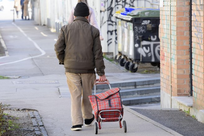 Upokojenci bodo decembra ostali praznih rok