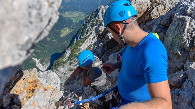 Ob vedno večjem številu planincev je obnova dotrajanih poti ključna za življenje (foto: Gregor Eržen)