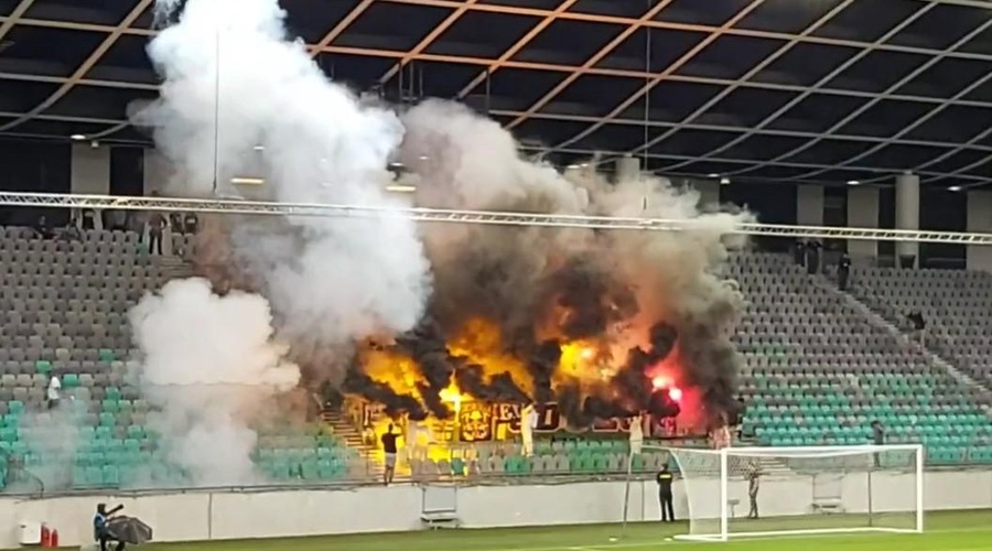 Navijači Green Dragons prekinili tekmo z močnimi eksplozijami (foto: Twitter/Rok Plestenjak/Posnetek zaslona)