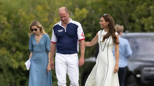 Kate Middleton in princ William sta si v javnosti privoščila nekaj, kar si le redko