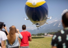 Ste videli eno največjih plovil na svetu, ki je letelo nad Slovenijo?