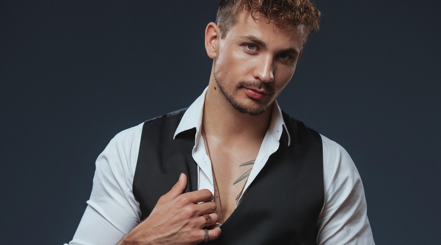 Žan Serčič razkril, zakaj se je po štirih letih razšel z dekletom: "Na neki točki sem potreboval krila" (foto: Marko Delbello Ocepek)