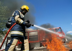 Požrtvovalnost se ne (s)plača: poklicni gasilci zaslužijo le par evrov več od minimalne plače
