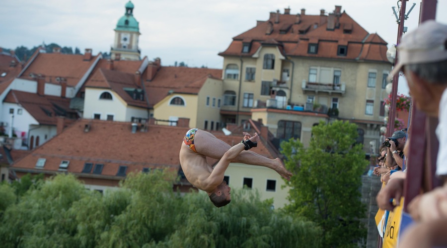 Na Starem mostu v Mariboru ste lahko bili priča neverjetnim prizorom! Kaj se je dogajalo? (foto: Bobo)