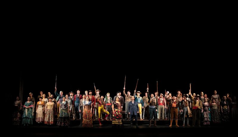 "Združiti 130 ljudi v eno veliko in veličastno celoto je vedno izziv, ki me najbolj privlači," o novi postavitvi opere Carmen pravi Krečič.