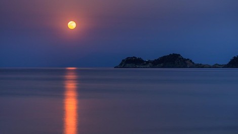 Pripravite se, prihaja super polna luna: kaj prinaša?