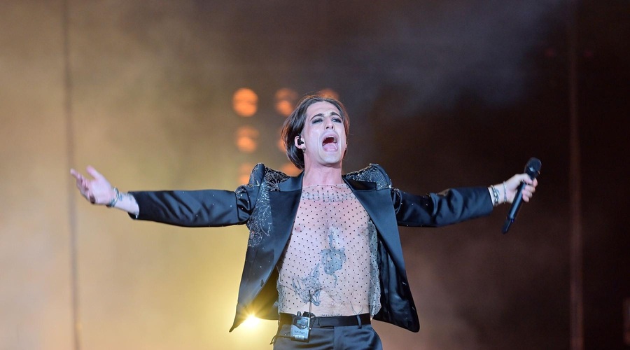 Frontman skupine Måneskin nad Putina pred več kot 70 tisoč gledalci (foto: Profimedia)