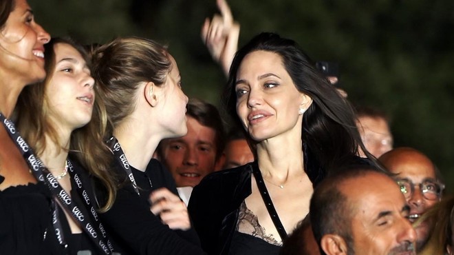 Angelina Jolie s hčerko ukradla šov na koncertu skupine Måneskin (foto: Profimedia)
