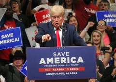 Trump se je na enem od svojih zborovanj spravil na Elona Muska