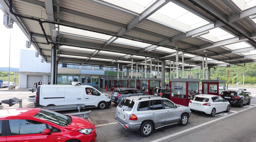 Kdaj na Hrvaško, da ne boste čakali na meji? Imamo odgovor (foto: Bobo)