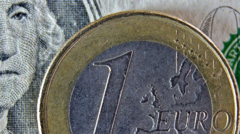 Zgodovinska prelomnica: prvič po 20 letih evro in dolar izenačena