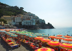 Na priljubljeni italijanski plaži prepovedali bikinije