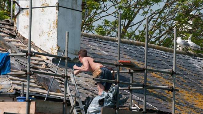 Lahko gradbeniki odklonijo delo, če so temperature previsoke? (foto: Profimedia)