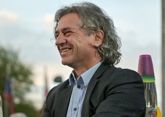 Kako je prodajalec Kraljev ulice v Novi Gorici hudomušno zbodel Roberta Goloba