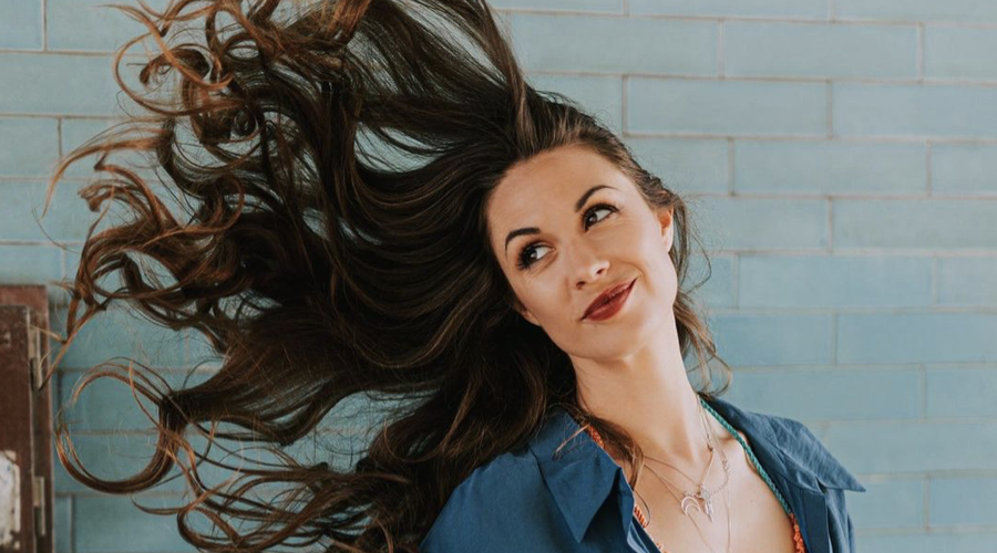 Tara Zupančič v kopalkah na dopustu razkrila svoj skrivni talent (foto: Instagram/varishana/Tara Zupančič)