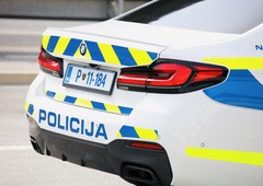 V središču Ljubljane oropali zlatarno, storilec na begu