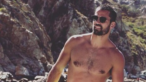 Sin slavnega očeta spravil v zadrego: njegovo golo fotografijo objavil na spletu!