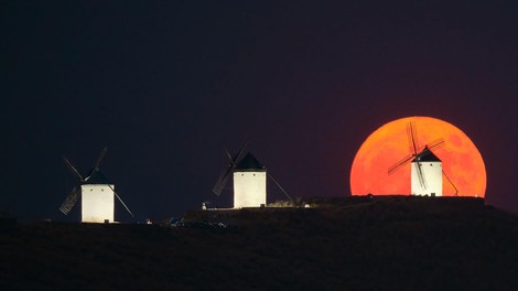 FOTO: Tako čudovitih posnetkov superlune pa še ne