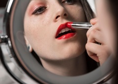Razkrivamo: zakaj rdeča šminka privlači?