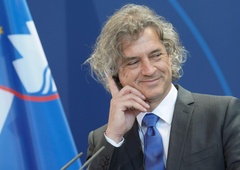 Robert Golob objavil redko družinsko fotografijo z žensko, ki mu veliko pomeni